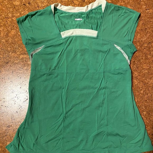 Lululemon Wet-Dry-Warm mesh striped tee size 8 - Picture 1 of 6